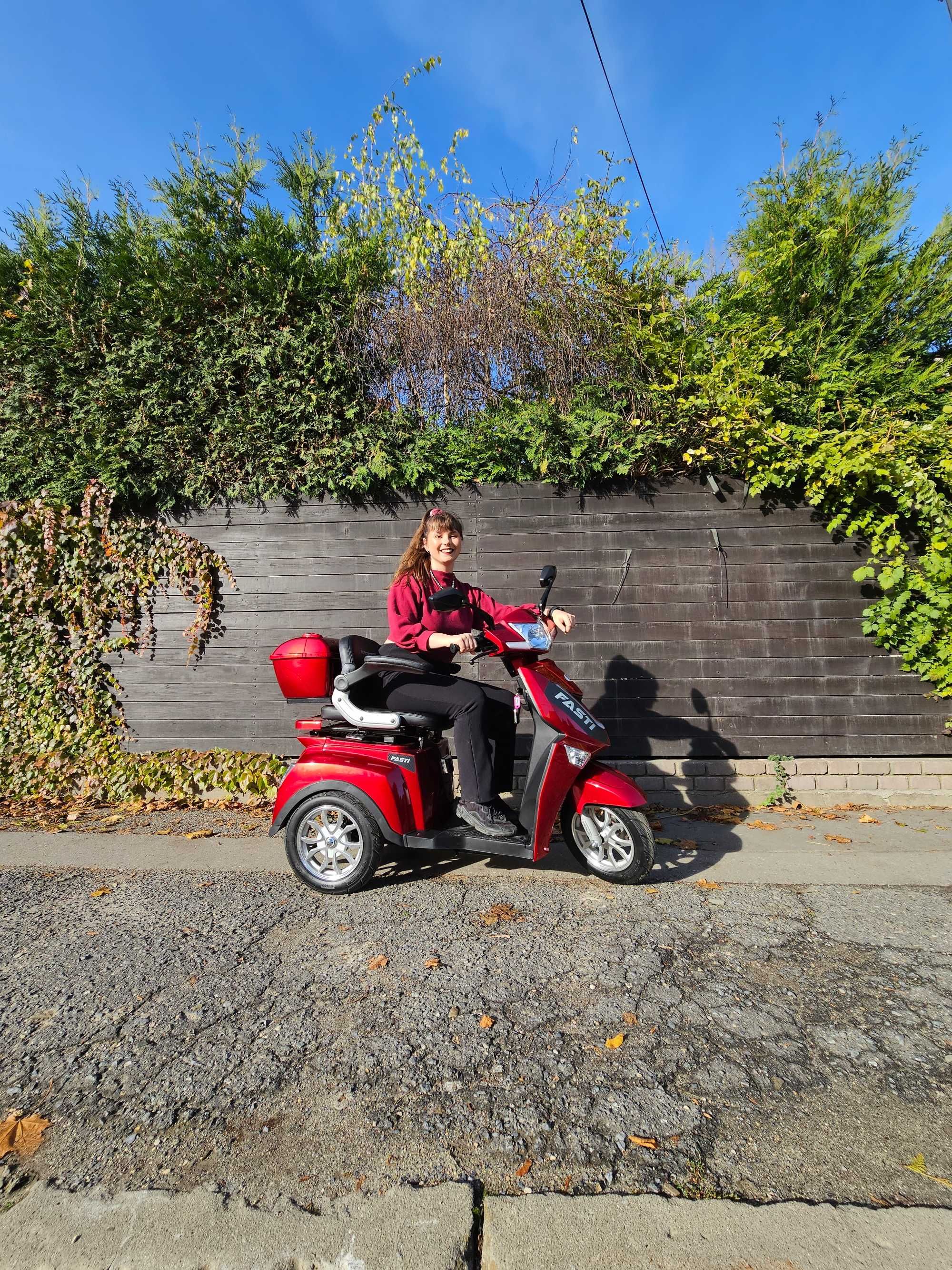 ELECTRORIDE: Skuter trójkołowy FASTI 3 z osłoną na manetki