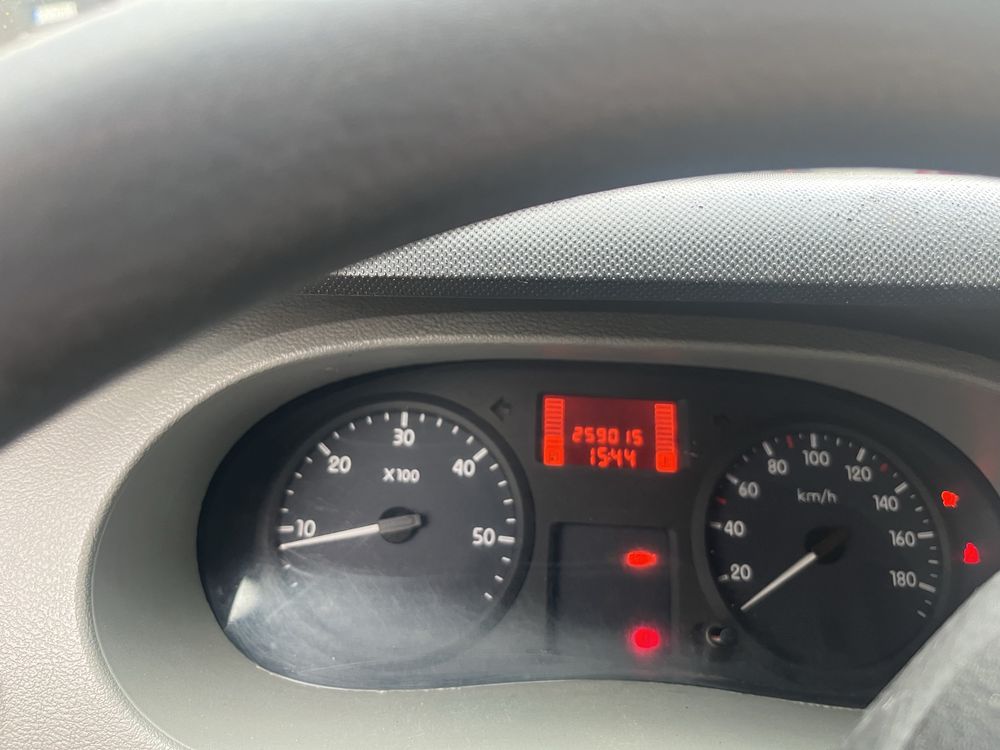 Autosklep renault po piekarni bezposrednio