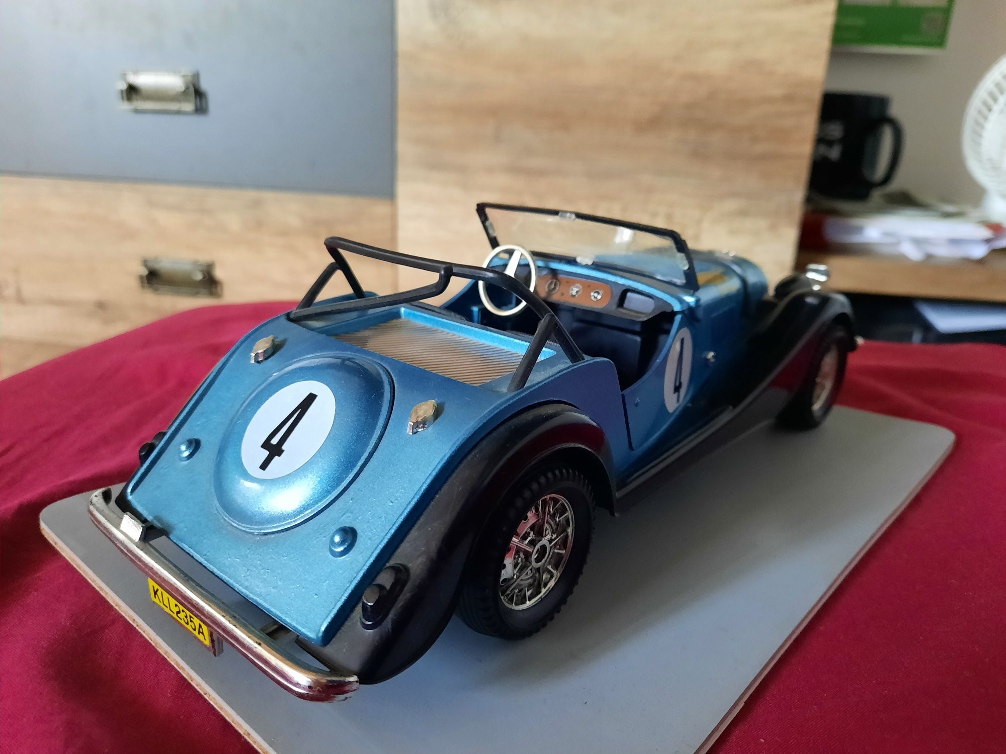 Auto Samochód Kolekcjonerski Morgan Plus 8 Polistil Tonka 1:18