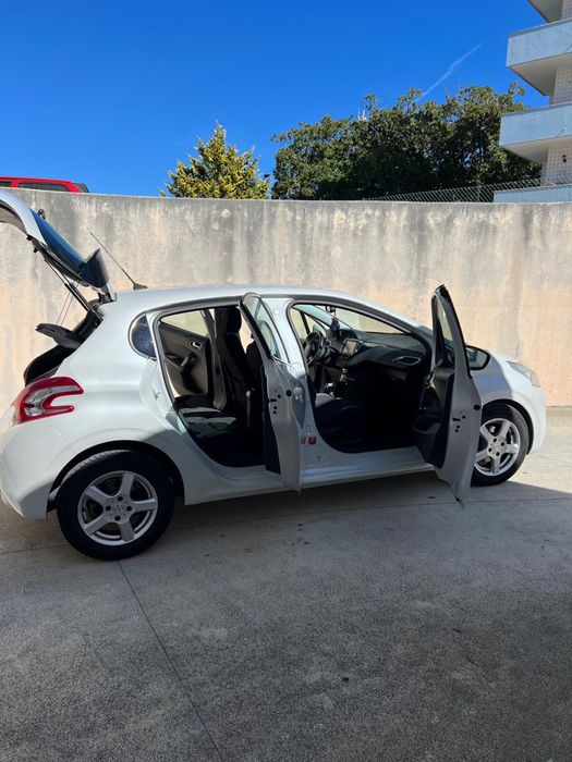 Carro bem conservado Peugeot 208