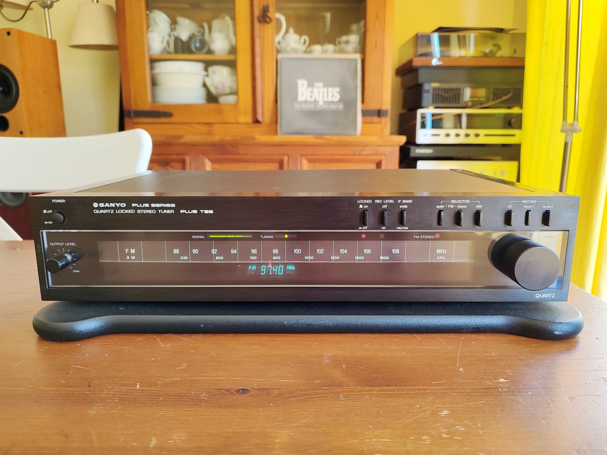 Sanyo T35 Plus Series Stereo Digital Tuner Impecável!