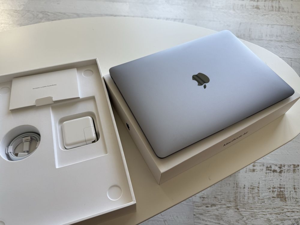 Apple MacBook Air 13 2020 intel i3 8/256Gb