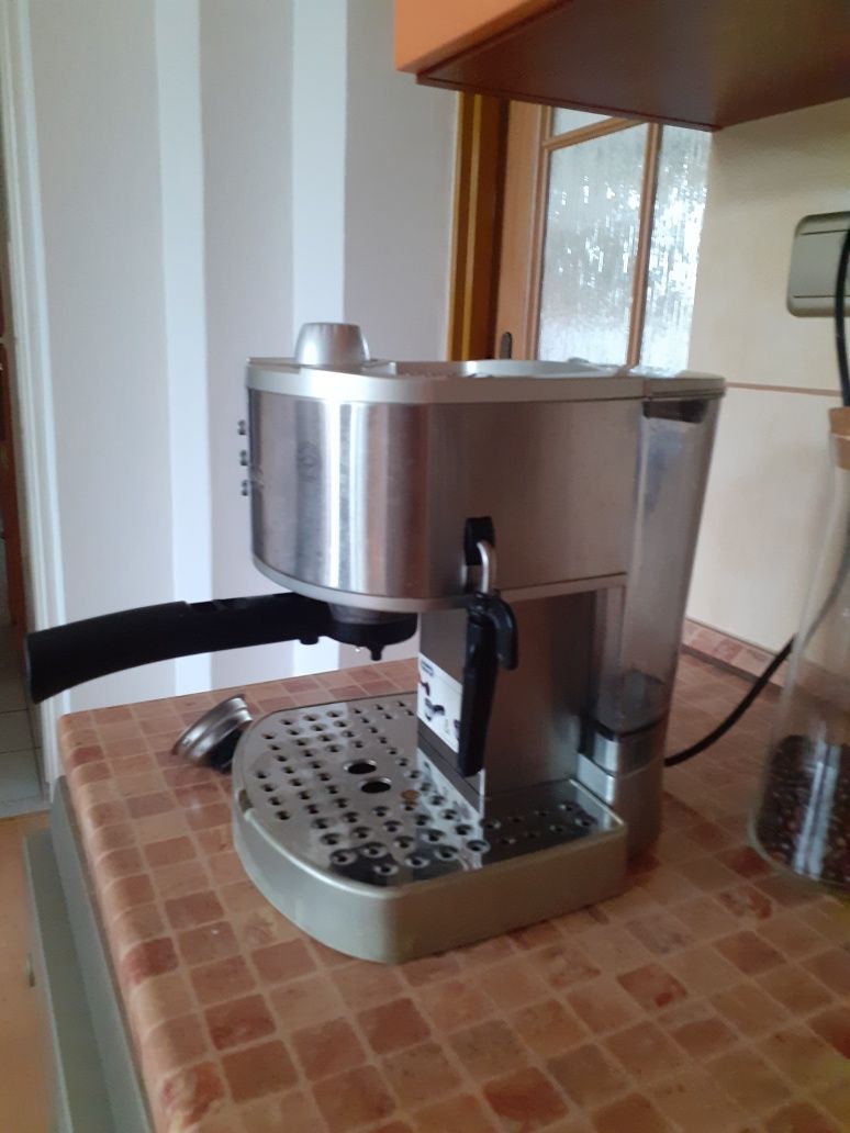 Ekspres  ciśnieniowy Delonghi