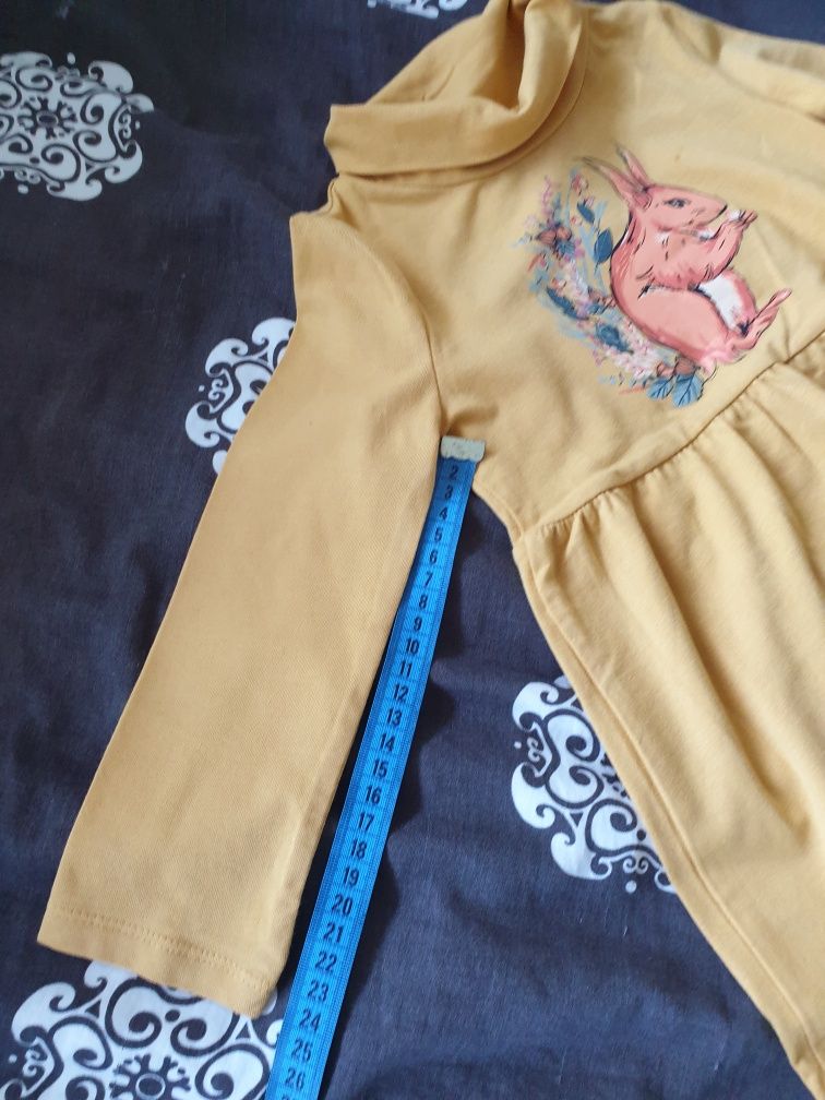 Paka ubranek 110 sukienki, leginsy