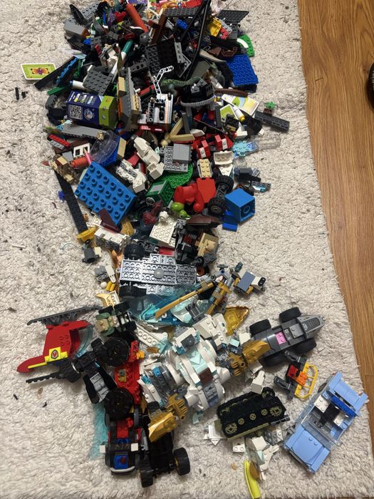 Продаю лего конструктор.