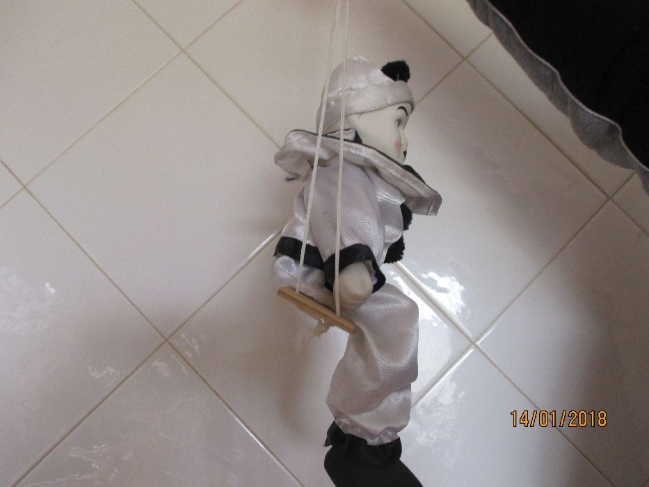 Pierrot com cabeça e mãos porcelana