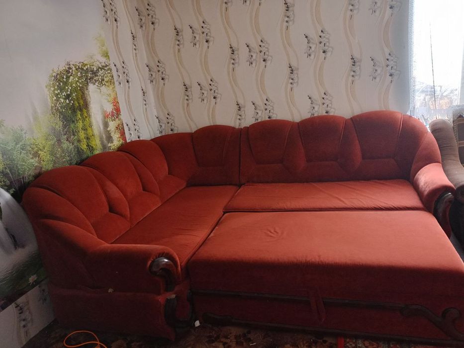 Диван в доброму стані