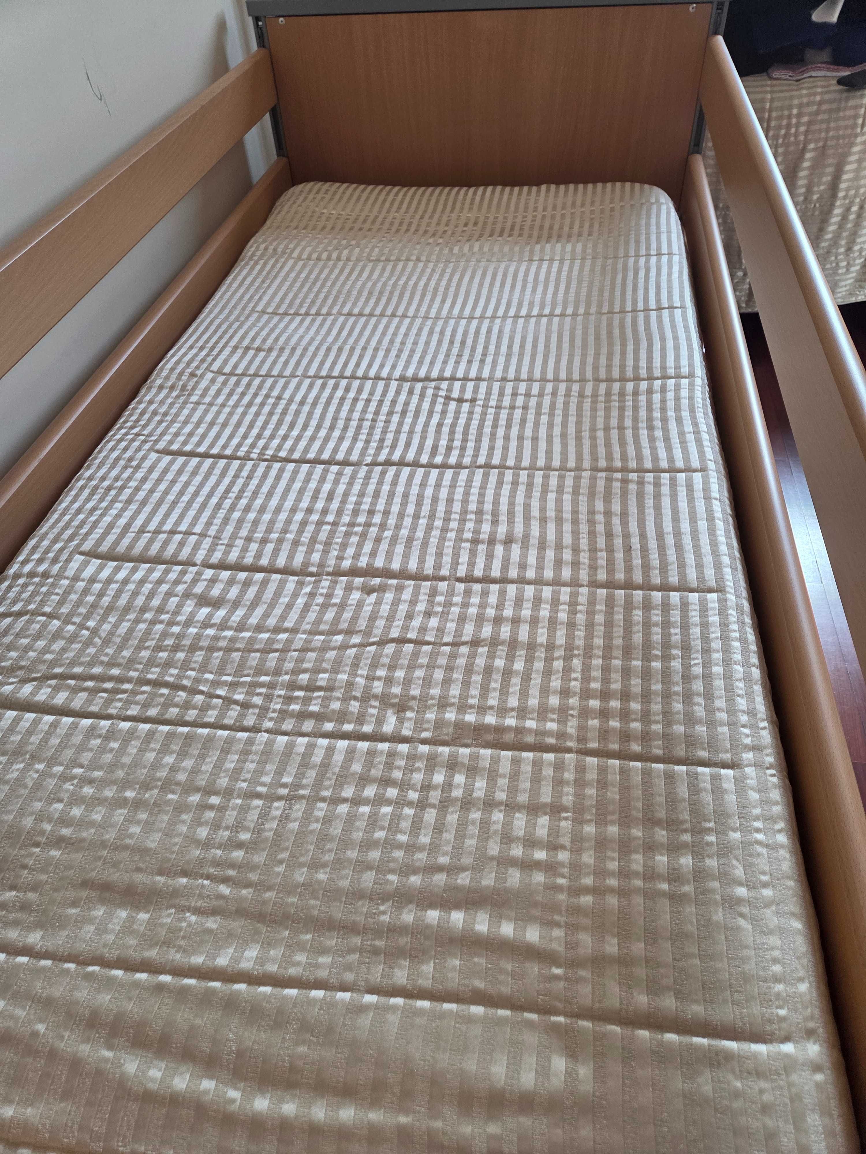 Cama articulada elétrica com elevação.
