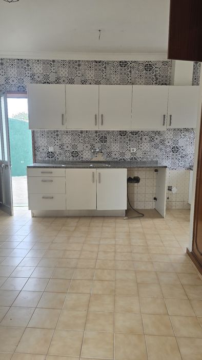 Arrenda-se casa T1 independente com pátio no Bonfim