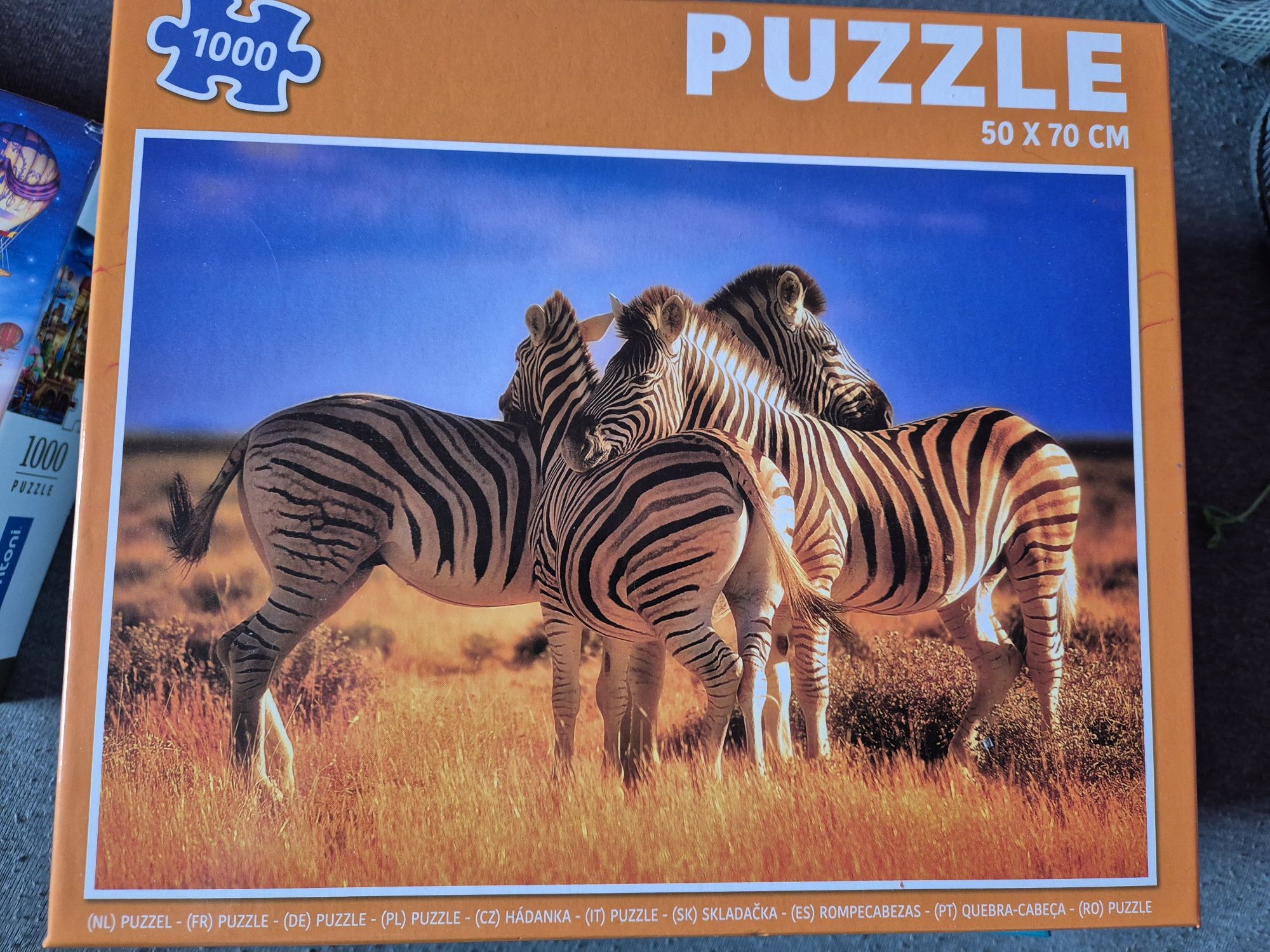 Puzzle kompletne 1000 elementów. .
