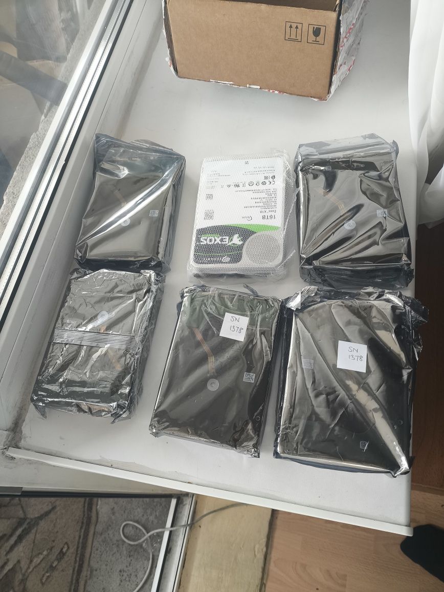 Жёсткий диск HDD Seagate exos 16 TB в наличии 1 шт