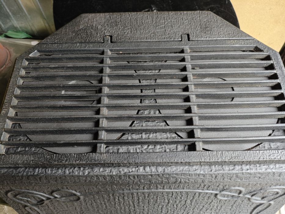 Piecyk żeliwny Trolla 820 – stan idealny koza kominek