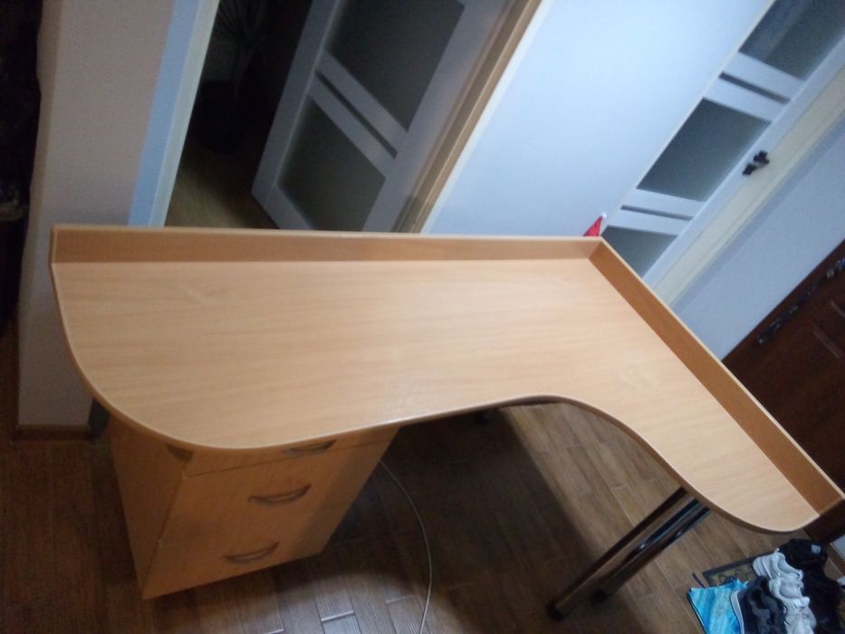 Biurko narożne z kontenerkiem 140/100