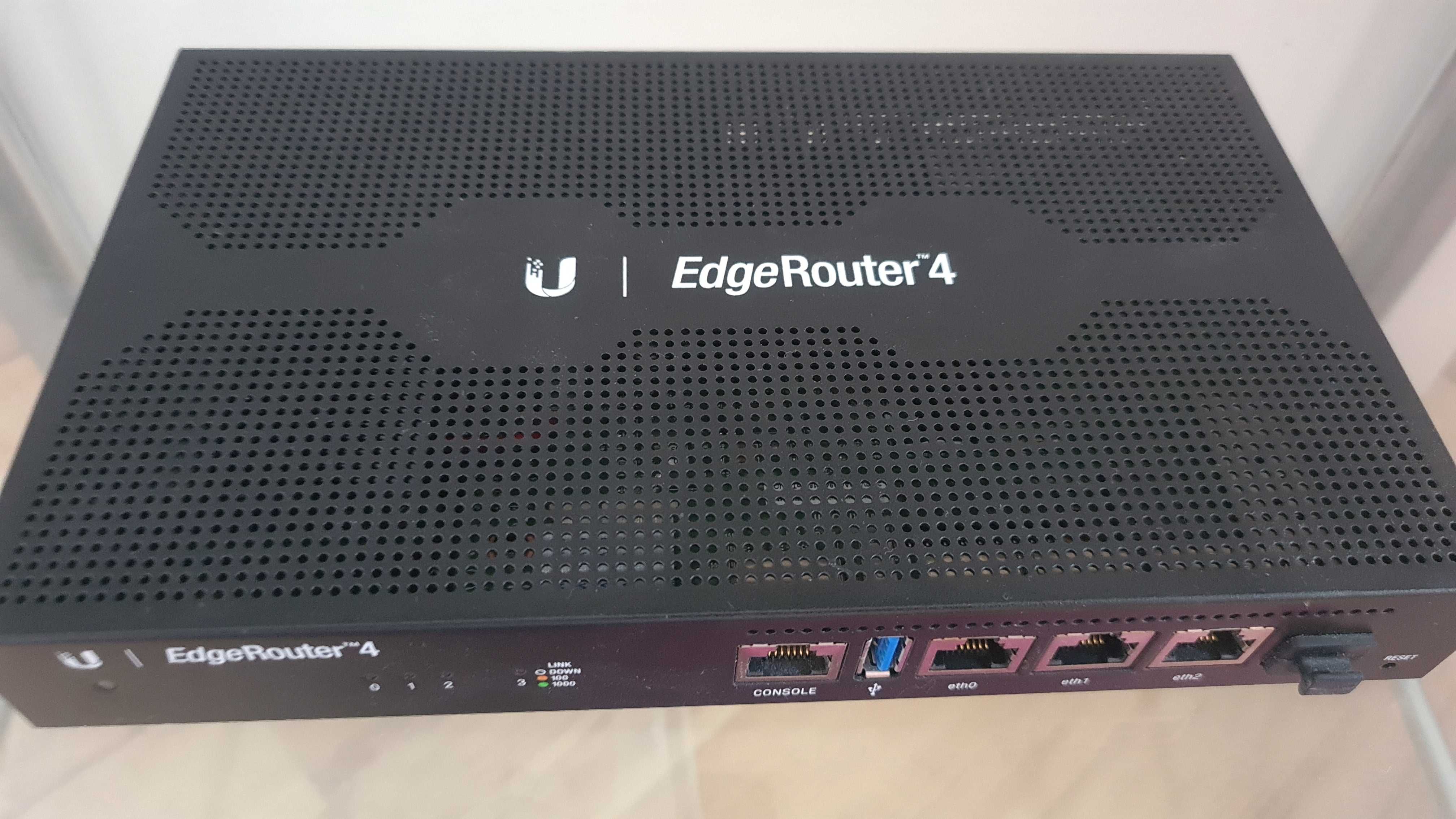 Ubiquiti EdgeRouter 4 z wgranym OpenWRT