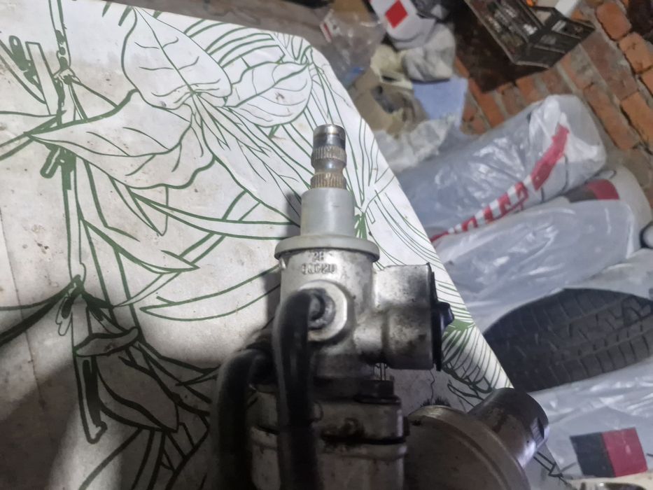 Продам рульову рейку Toyota Land Cruiser 200