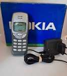 Kultowa Nokia 3210 z nowym akumlatorem i orginalną ładowarką.