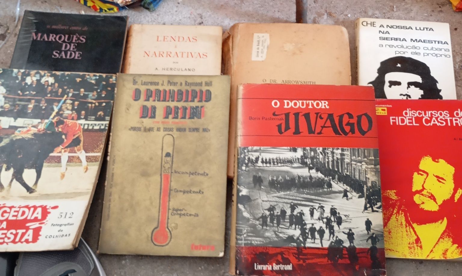 Vários livros antigos