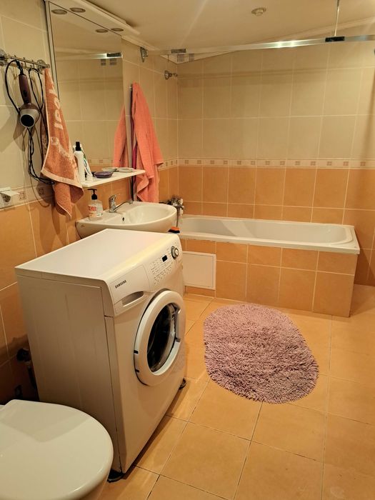 Здається частина будинку з власним двором