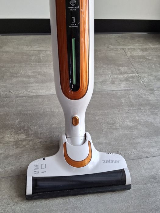 Odkurzacz pionowy Zelmer na części plus ładowarka