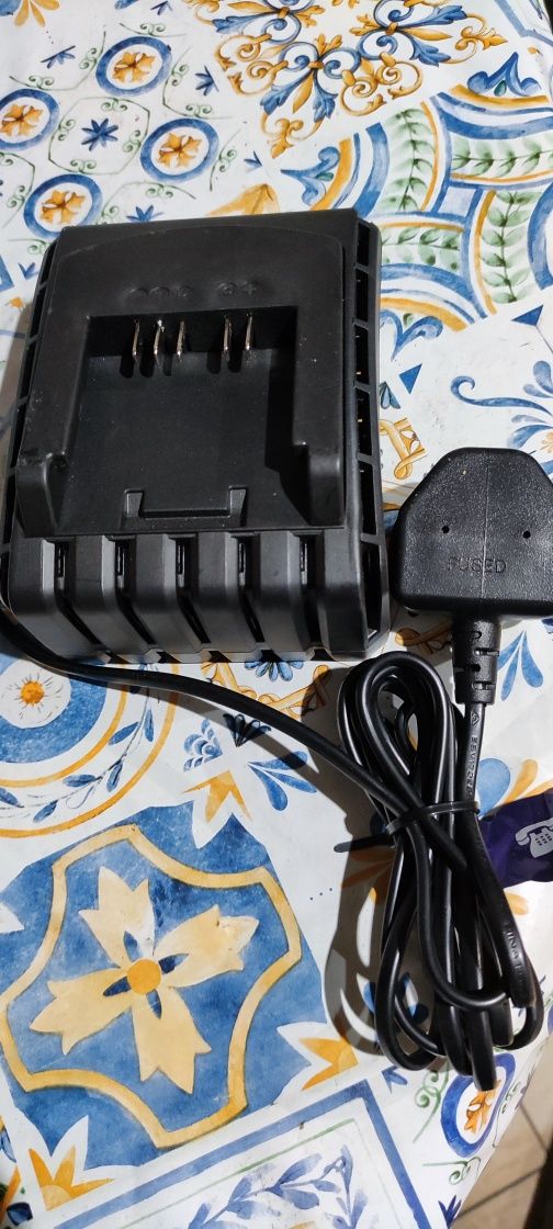 Ładowarka sieciowa powerbase 20V