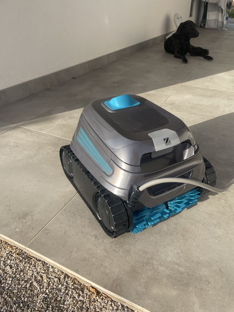 Robo para lavar piscina da marca zodiak