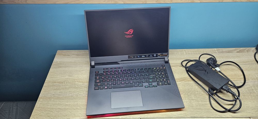 Asus ROG Strix G17 G713QR Ryzen 9 5900HX, RTX 3070 8GB, 32GB Ram, 1TB