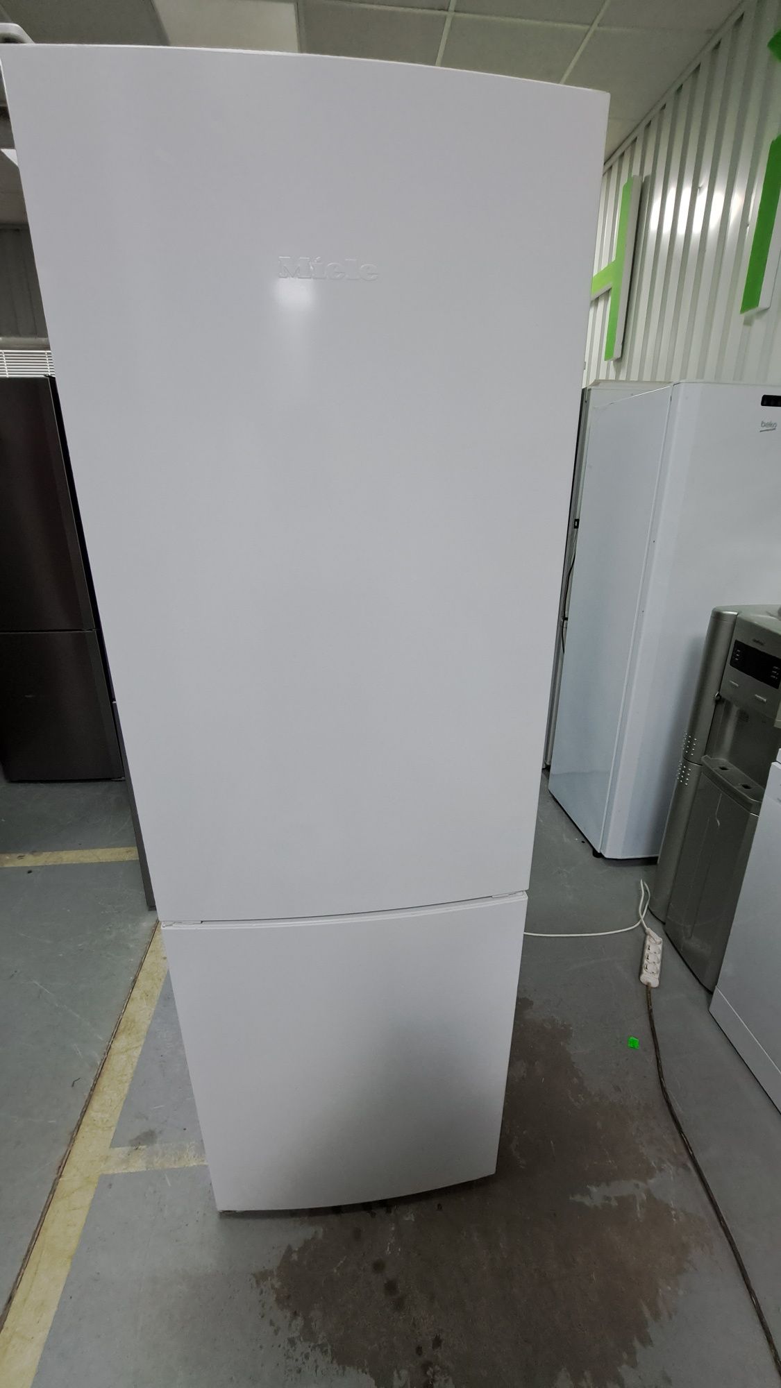 Високий білий холодильник Liebherr kgn0976 з Німеччини з гарантією