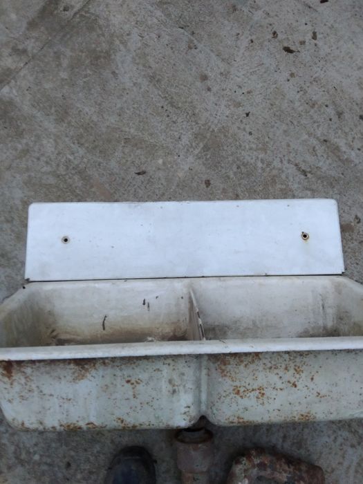 Zlew żeliwny dwukomorowy