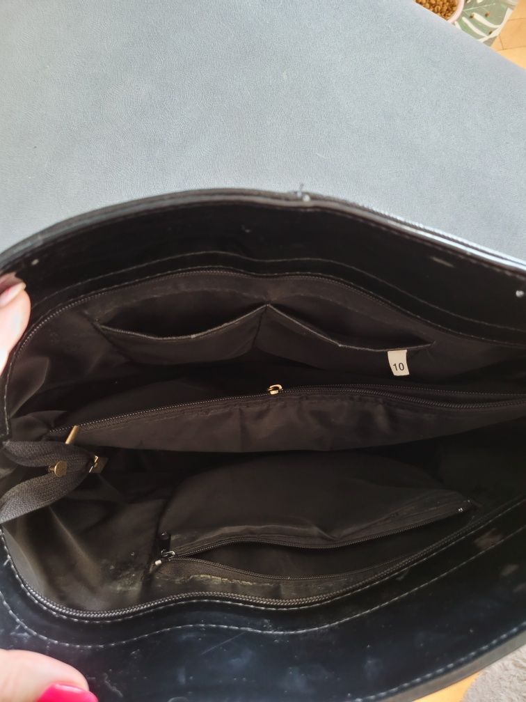 Duża czarna torebka na ramię, shopperka