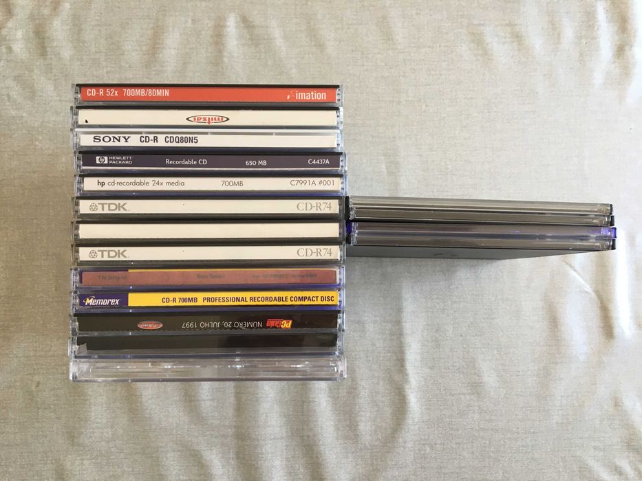 Lote de 12 caixas de CD e DVD