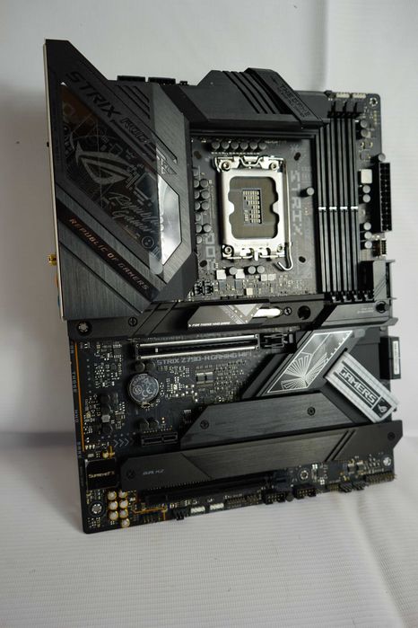 Материнська плата ASUS ROG STRIX Z790-H GAMING WIFI