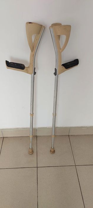 Подлокотные костыли (пара)

Продаю пару лёгких алюминиевых костылей с