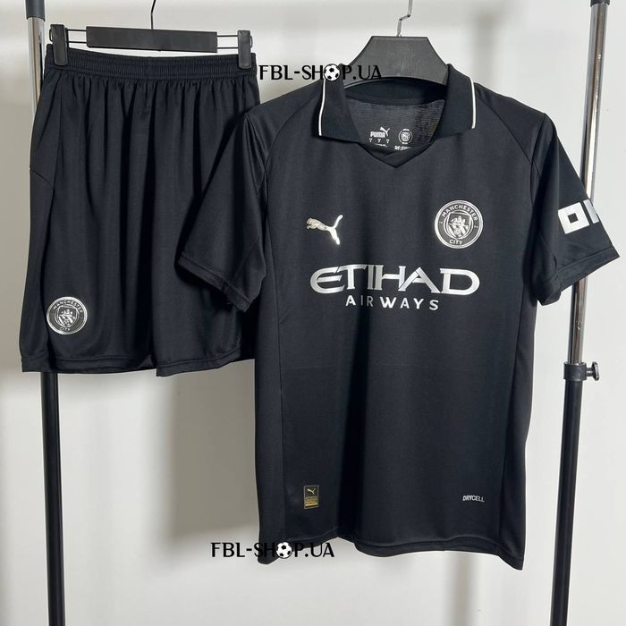 Футбольна форма Манчестер Сіті чорна сезону 2025-26.