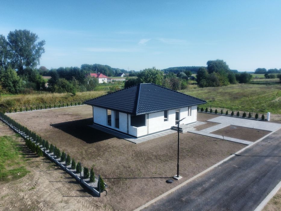 Nowy dom parterowy 105m2 na zamkniętym osiedlu. Woda, prąd, cctv