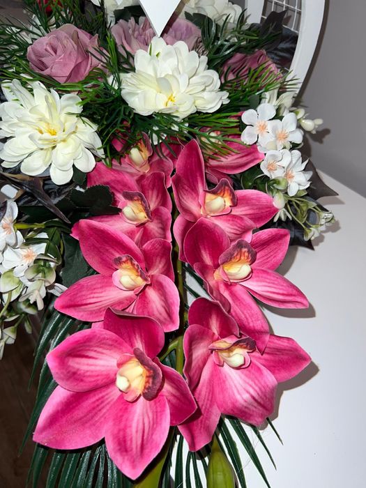 Kompozycja kwaitowa na pomnik kwiaty premium