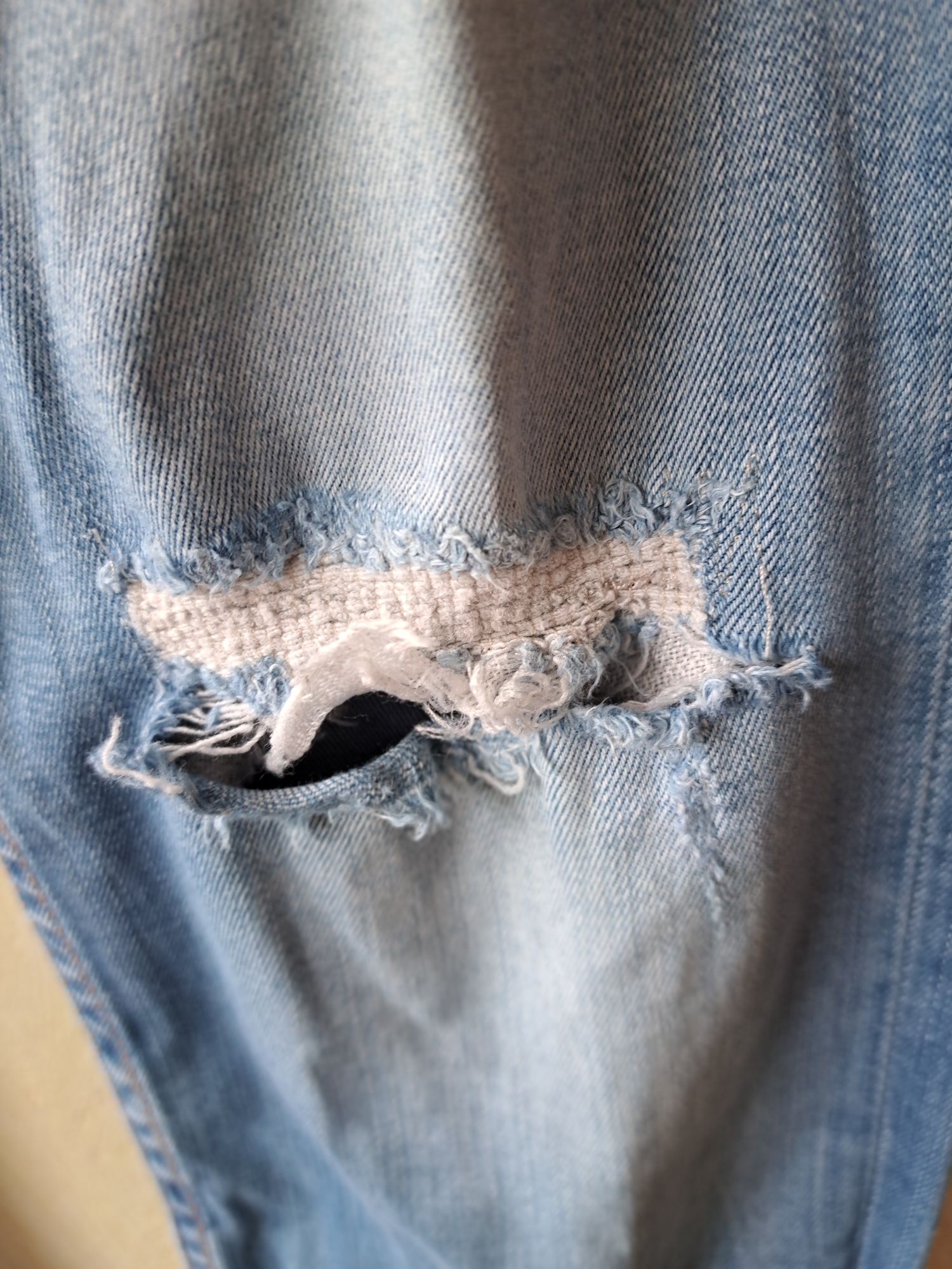 Zara Woman dżinsy jeansy z dziurami przetarcia 38/40.