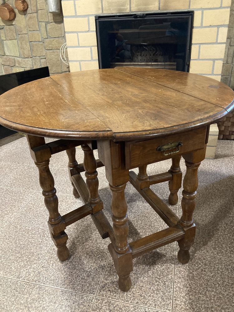 Mesa estilo Holandês e Cadeiras em castanho maciço