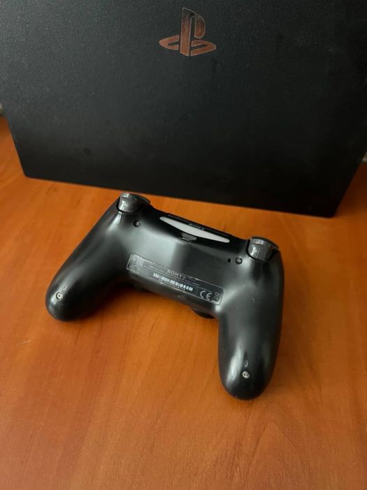 Sony Playstation 4 PRO (CUH-7208B)