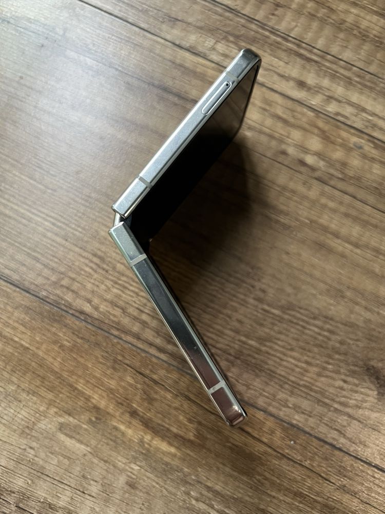 Samsung Z flip5 8/256GB