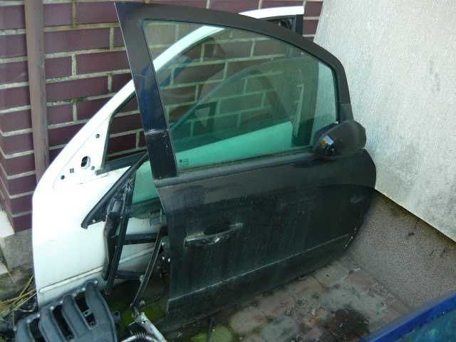 Opel Zafira B drzwi prawe przednie przód