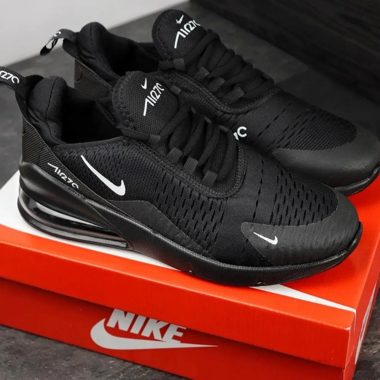 Кросівки Nike Air Max 270 чорного кольору