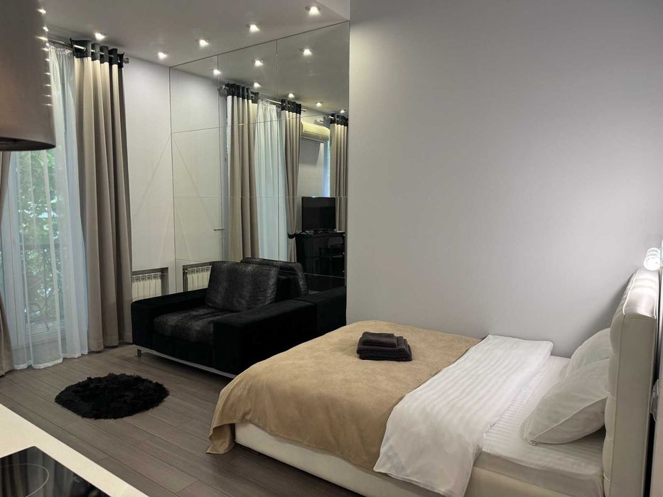 Золоті Ворота, Театральна, Миколи Лисенко 1