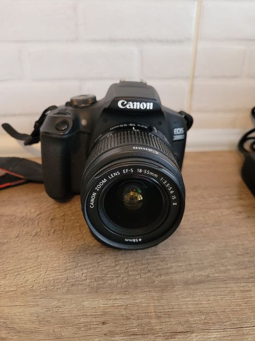Aparat Canon D2000