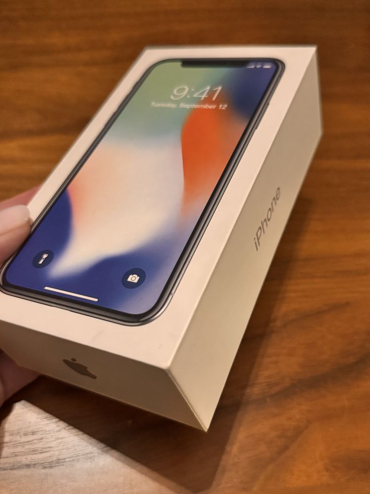iPhone X silver 246 GB rozbity pudelko