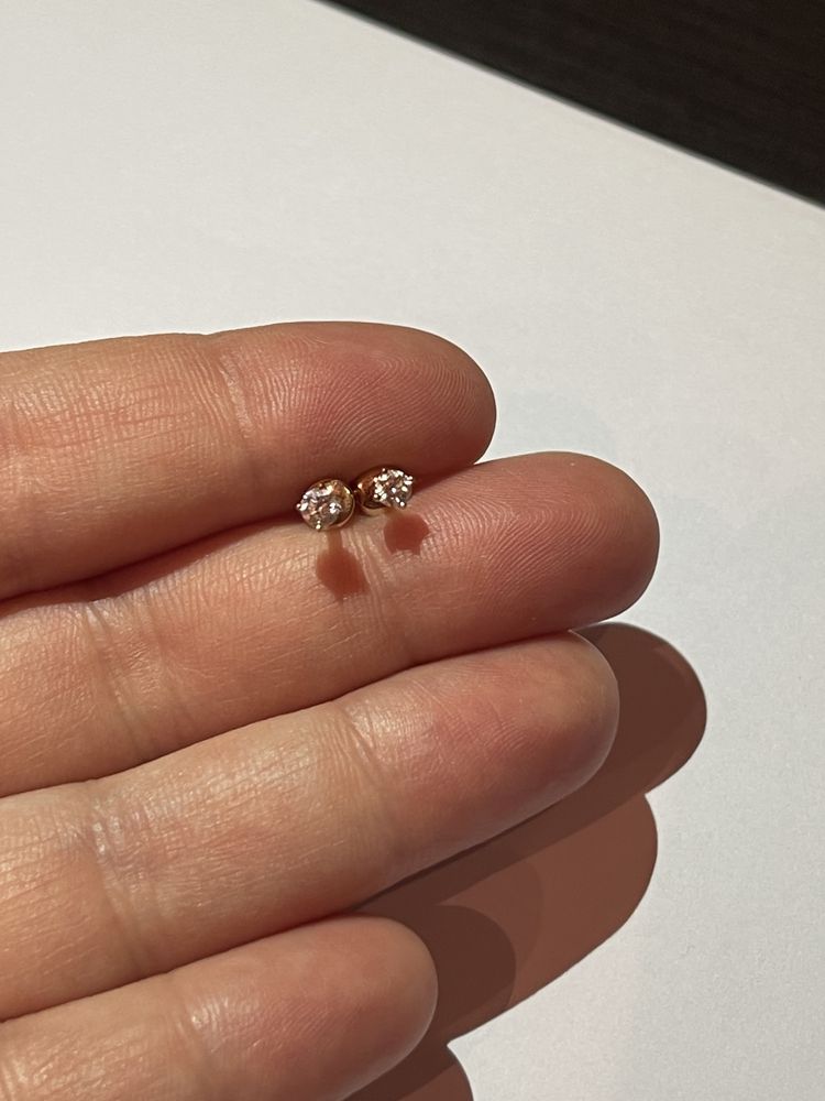 Золотые гвоздики пусеты  с бриллиантами  0.196ct