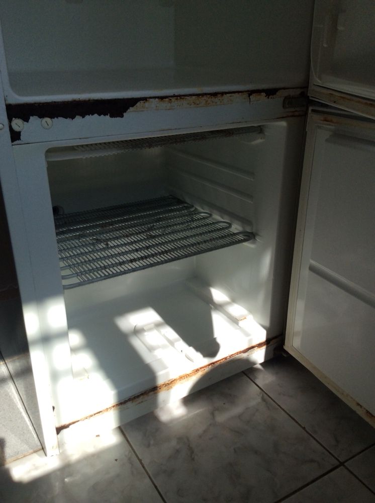Холодильник Zanussi ZRB329W