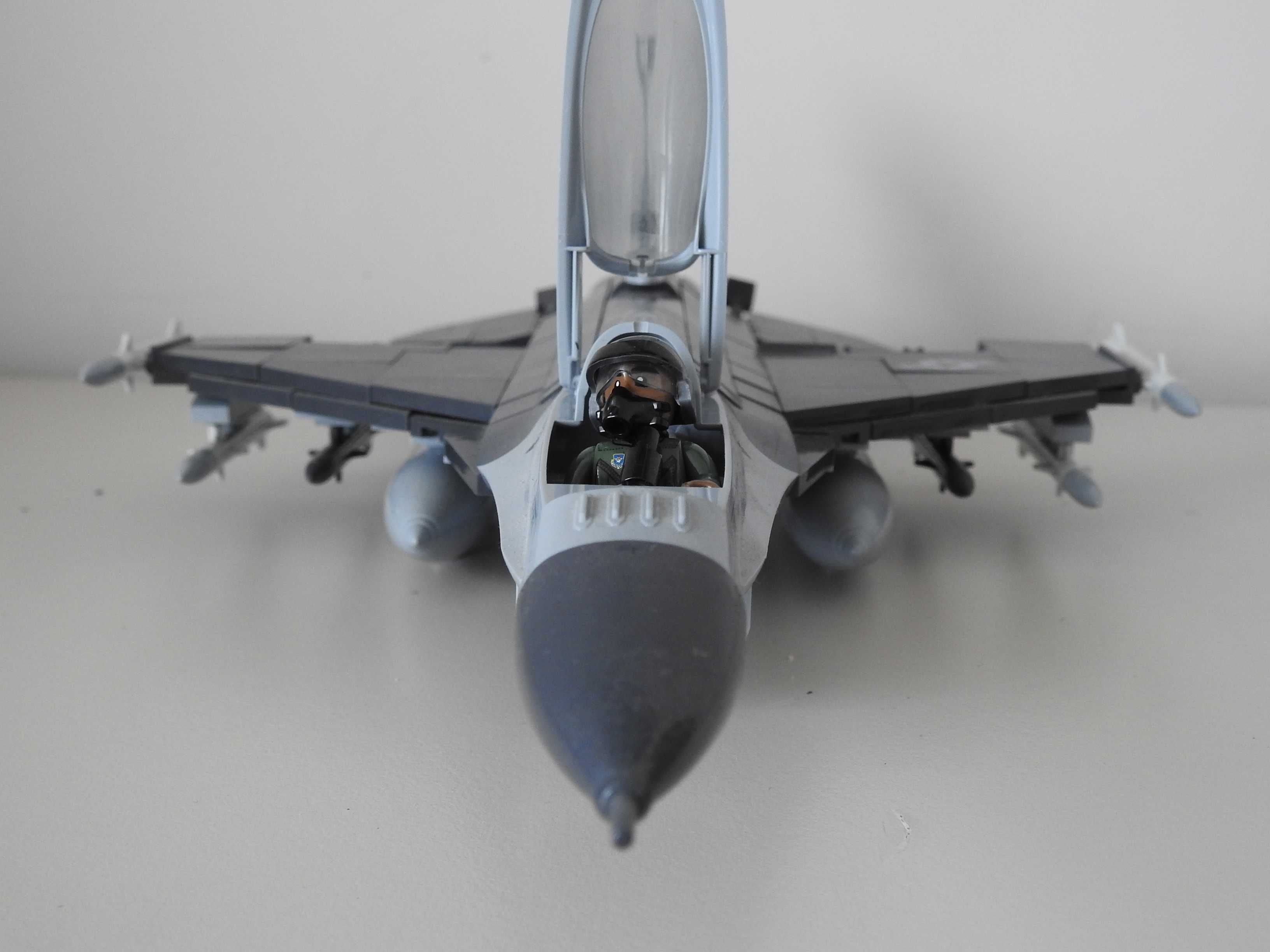 Cobi Myśliwiec F16