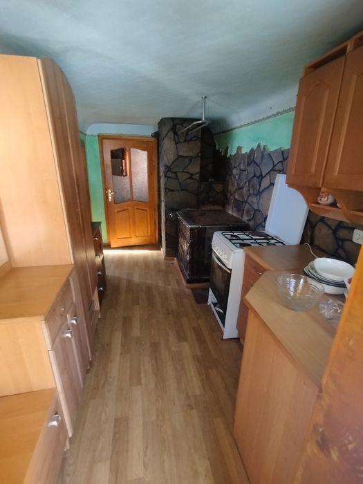 Будинок, земля, господарство в Карпатах, струмок, гори, краєвиди