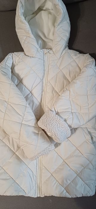 Зимова біла молочна куртка пальто