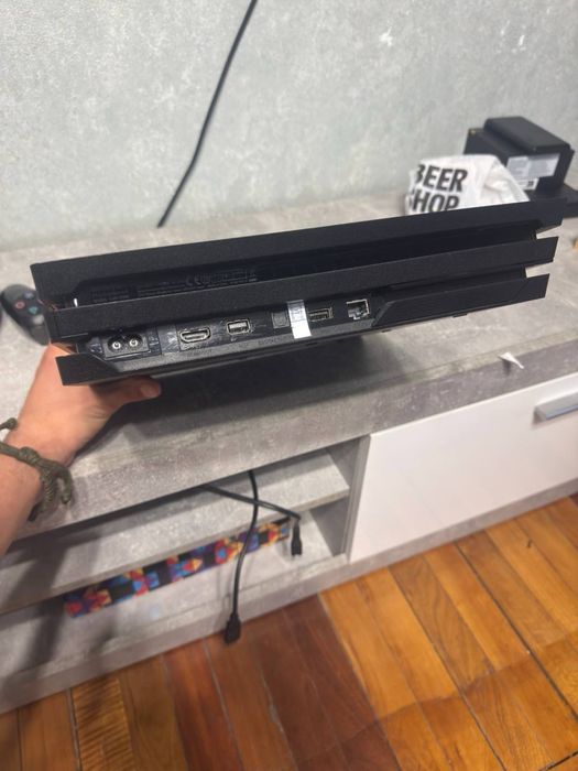 Продам Sony PlayStation 4 Pro 1TB